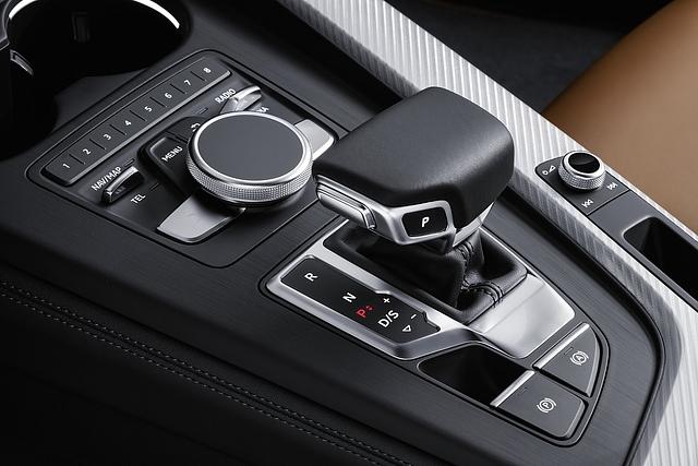 Audi A5 2.0 TFSI Quattro Coupé - die Mittelkonsole ist etwas unaufgeräumt