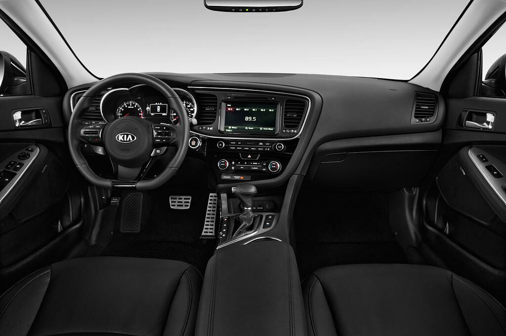 Kia Optima (Baujahr 2015) Edition 7 2WD AT 4 Türen Cockpit und Innenraum