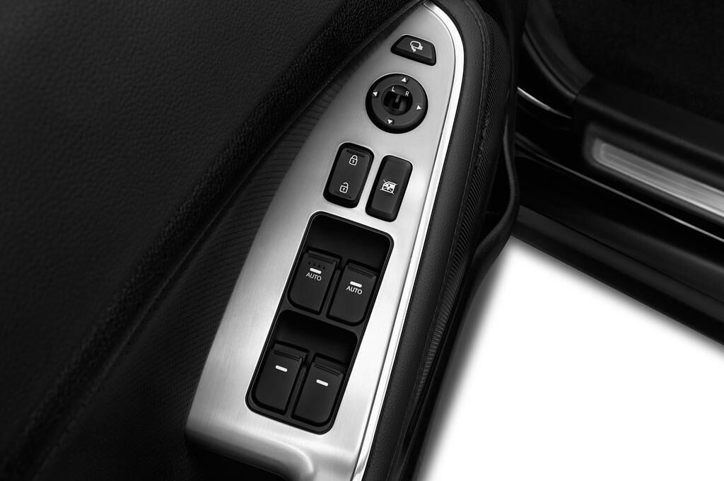 Kia Optima (Baujahr 2015) Edition 7 2WD AT 4 Türen Bedienungselemente Tür