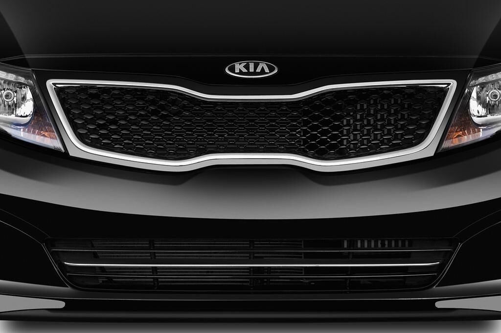 Kia Optima (Baujahr 2015) Edition 7 2WD AT 4 Türen Kühlergrill und Scheinwerfer