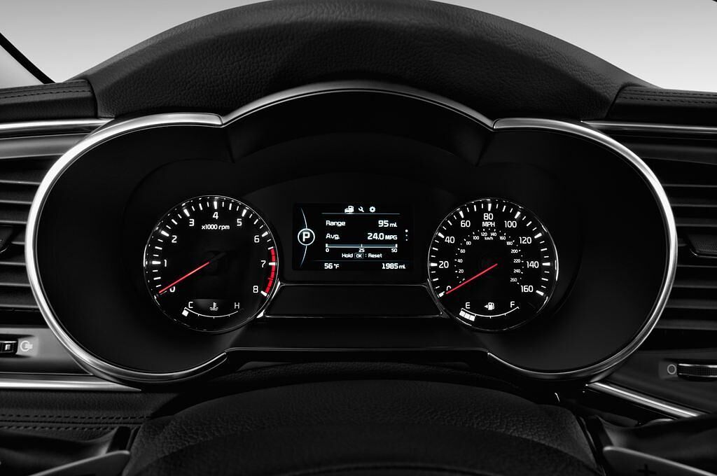 Kia Optima (Baujahr 2015) Edition 7 2WD AT 4 Türen Tacho und Fahrerinstrumente