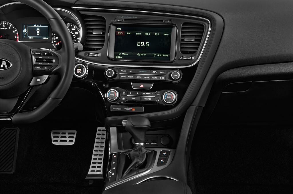 Kia Optima (Baujahr 2015) Edition 7 2WD AT 4 Türen Mittelkonsole
