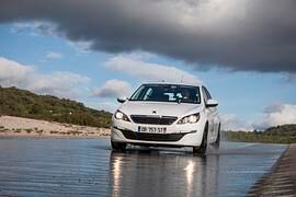 Ratgeber: Sicher Fahren im Sommergewitter  - Keine Angst vor Blitz und Donner 