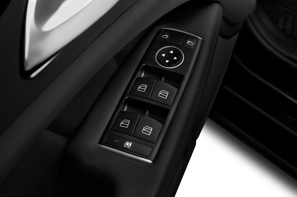 Mercedes CLS (Baujahr 2010) AMG 4 Türen Bedienungselemente Tür