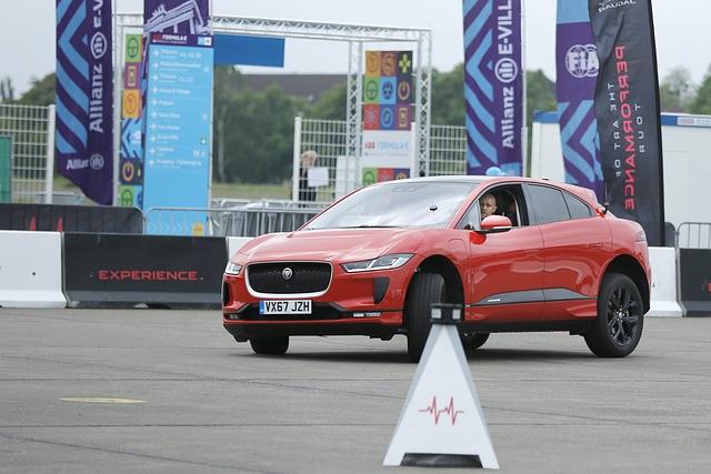 Jürgen Vogel am Steuer des I-Pace
