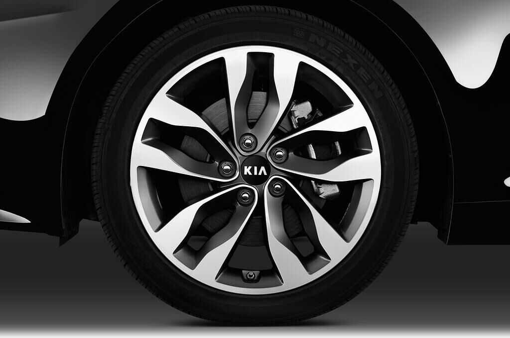 Kia Optima (Baujahr 2015) Edition 7 2WD AT 4 Türen Reifen und Felge