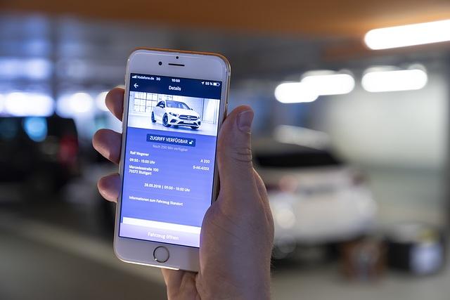 Der Dienstleister erhält auf seinem Smartphone einmaligen Zugang zum geparkten Fahrzeug