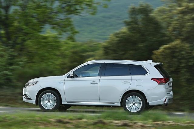 Mitsubishi Outlander PHEV ist 4,70 Meter lang