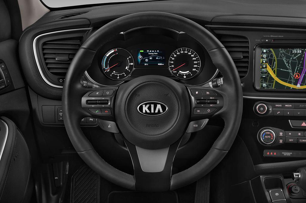 Kia Optima (Baujahr 2015) Hybrid 4 Türen Lenkrad