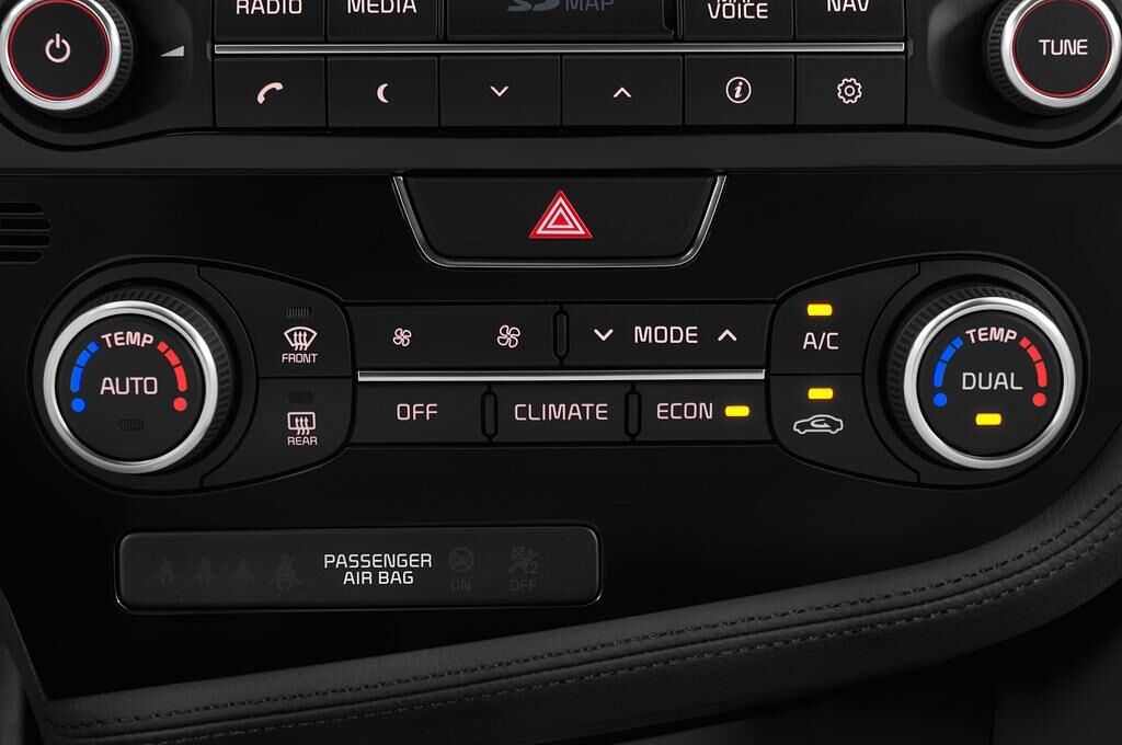 Kia Optima (Baujahr 2015) Hybrid 4 Türen Temperatur und Klimaanlage