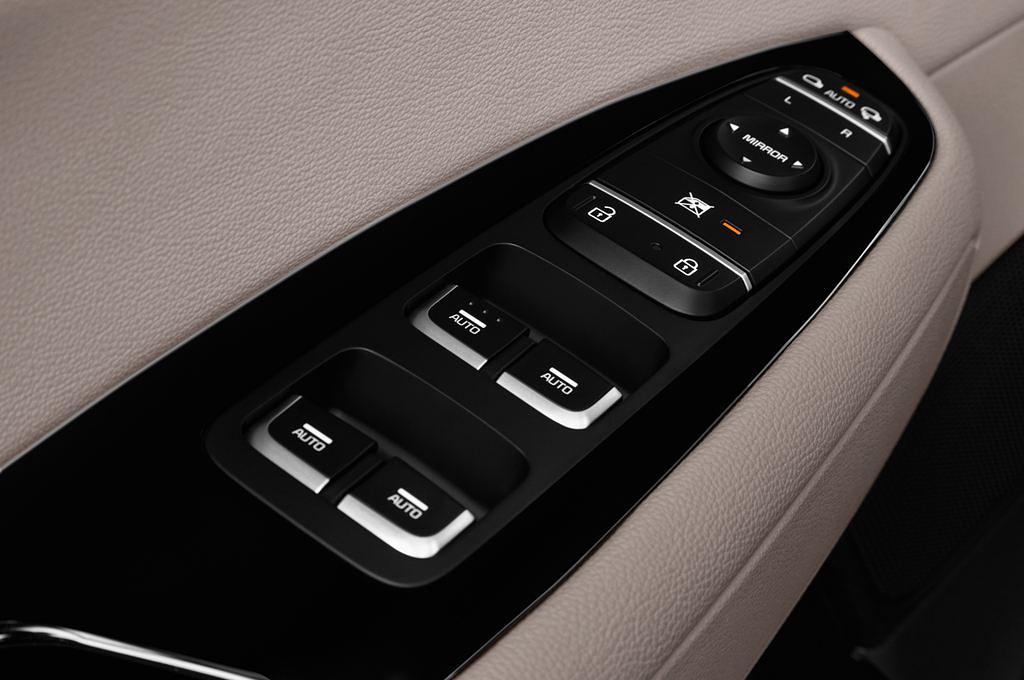 Kia Optima (Baujahr 2016) Spirit 4 Türen Bedienungselemente Tür