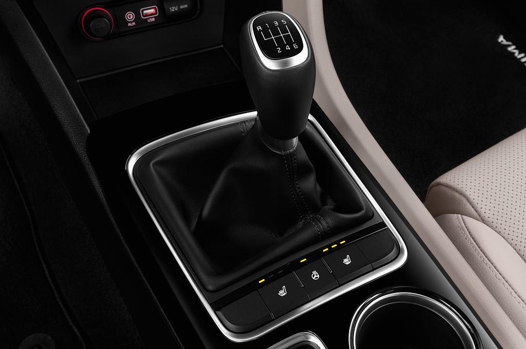 Kia Optima (Baujahr 2016) Spirit 4 Türen Schalthebel