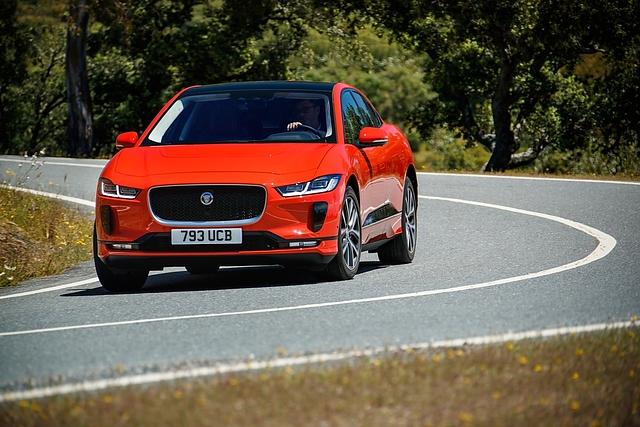 Jaguar I-Pace 400 AWD - die Kraftverteilung wird variabel zwischen den Achsen aufgeteilt