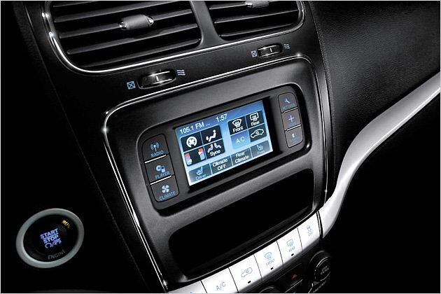 Ein Radio mit Touchscreen ist serienmäßig