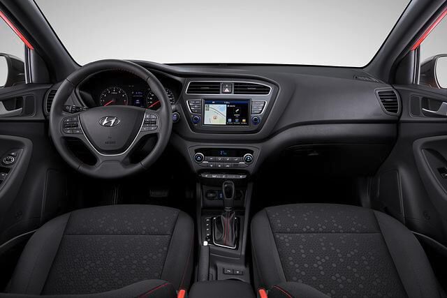Wer mehr ausgibt, bekommt ein größeres Navi-Display, kann iPhone oder Android-Handy koppeln, mit einer Rückfahrkamera nach hinten schauen oder das Klima automatisch regeln. Fahrer von kleinen Autos...