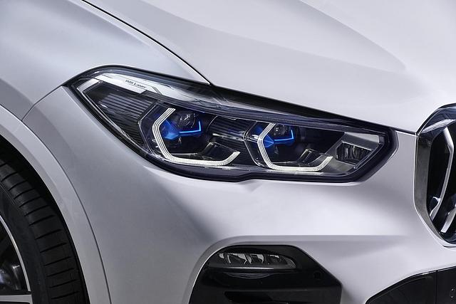 Optional gibt es den BMW X5 auch mit Laser-Scheinwerfern