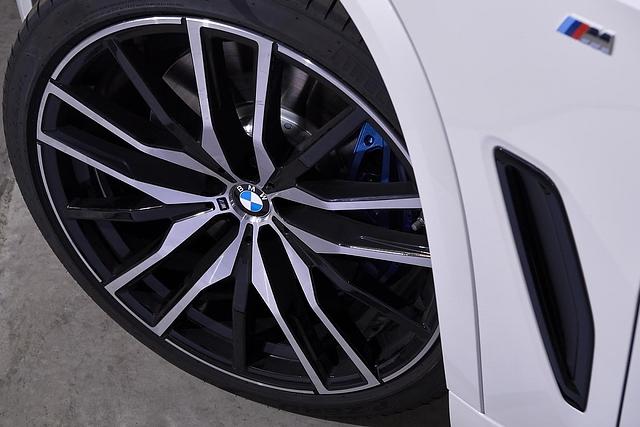In die Radhäuser des BMW X5 passen auch 22-Zoll-Räder