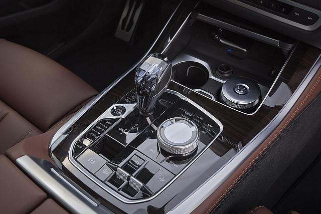 BMW X5: Gestartet wird über einen Knopf auf der Mittelkonsole