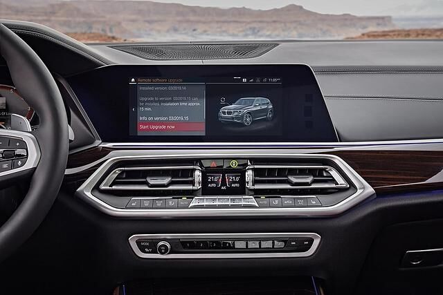 Das Display im Armaturenbrett des BMW X5 ist weiter gewachsen