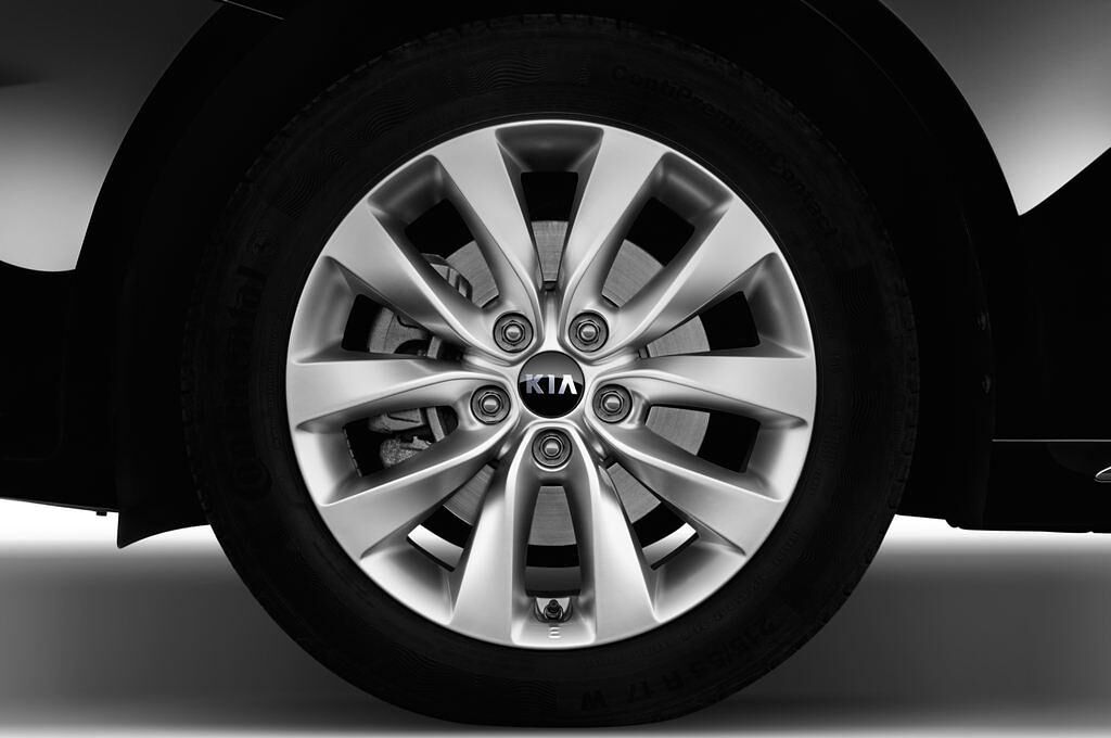 Kia Optima (Baujahr 2016) Spirit 4 Türen Reifen und Felge