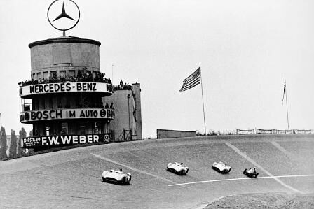 1954 beim AVUS-Rennen, Teamkollege Karl Kling gewinnt das Rennen, Fangio wird Zweiter.