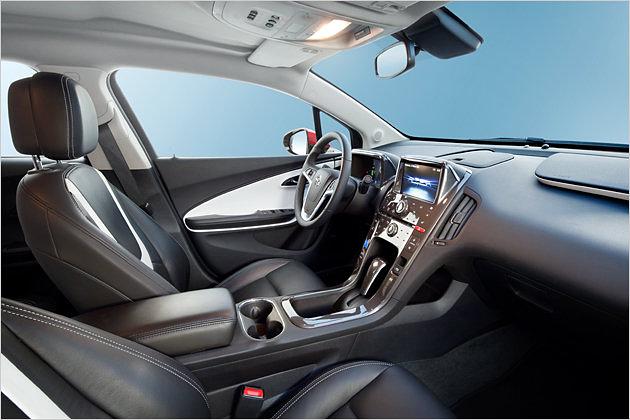 Ab der zweithöchsten Ausstattungslinie verfügt der Ampera über eine Lederausstattung