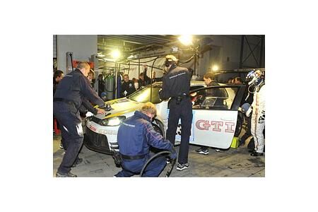 24h Nürburgring: Volkswagen mit gemischten Gefühlen