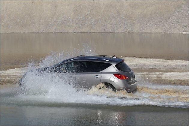 Wasserdurchfahrten stellen für das SUV kein Problem dar