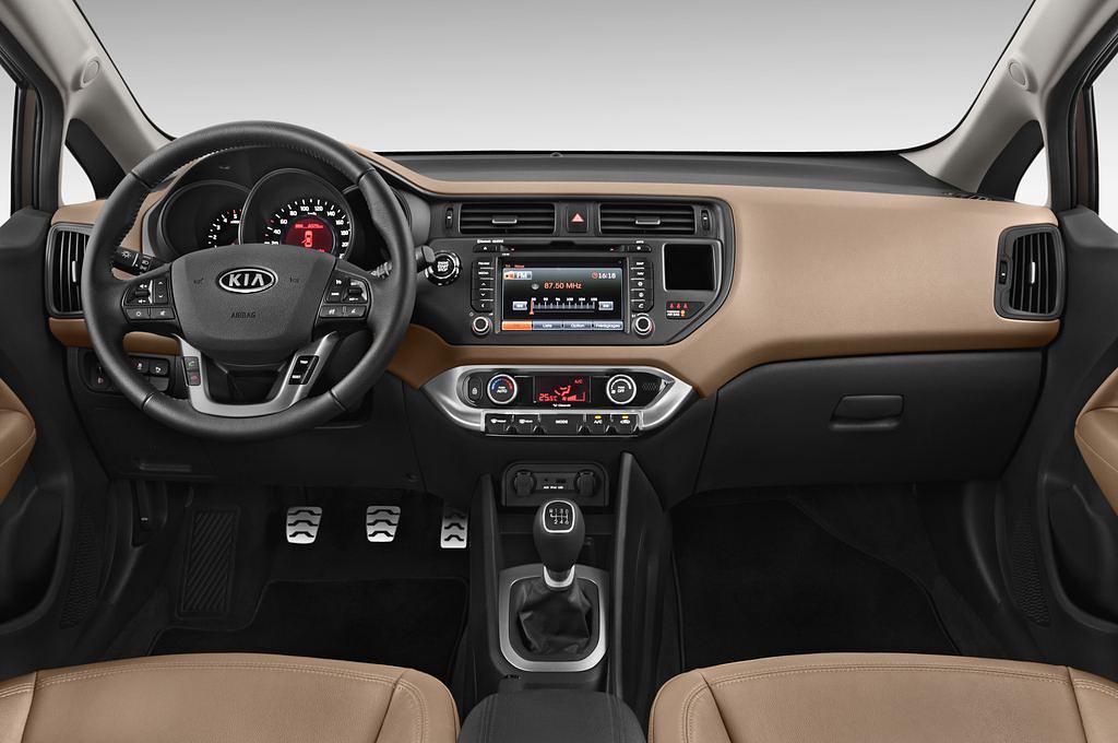 Kia Rio (Baujahr 2011) Spirit 5 Türen Cockpit und Innenraum