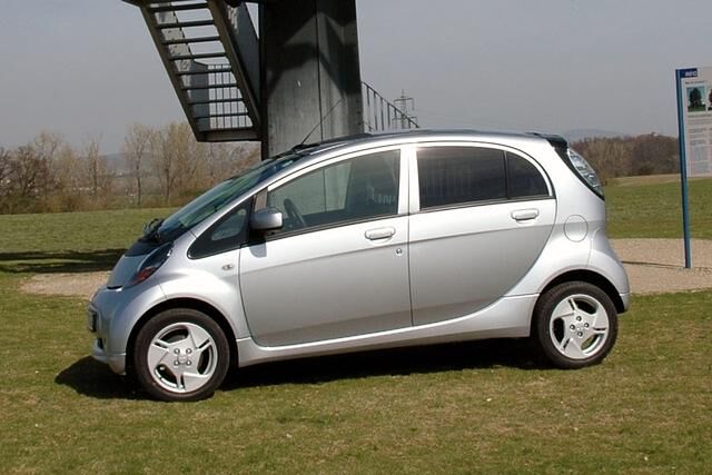 Der Mitsubishi Electric Vehicle (einst i-Miev) ist das älteste elektrisch getriebene Volumenmodell am Markt. Die Preis liegen auch für die Schwestermodelle von Citroen und Peugeot bei gut 7.000 Euro