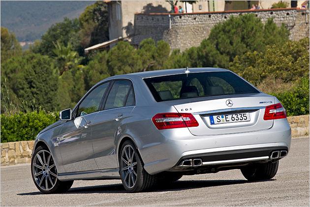 Weltweit wollen zirka 90 Prozent der E-63-AMG-Kunden die Limousine und auch in Deutschland führt der T-Modell genannte Kombi bei der stärksten E-Klasse nur ein Nischendasein