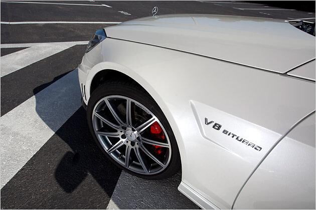 Die Kunden wirds freuen: Für den E 63 AMG stehen jetzt neue Felgendesigns zur Verfügung
