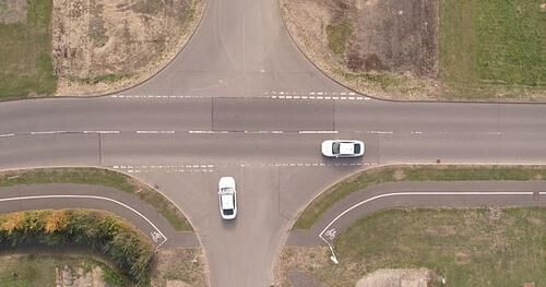 Vernetzte Autos - Ohne Stopp über die Kreuzung