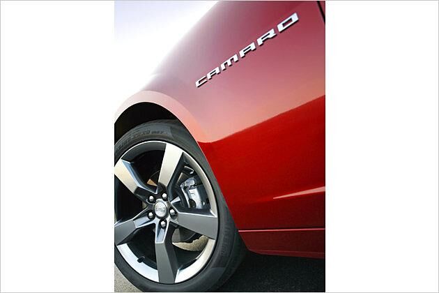 Beim Camaro sind serienmäßig 20-Zoll-Räder montiert