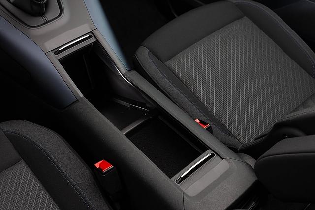 Peugeot Rifter Puretech 110 - viele Ablagen im Innern