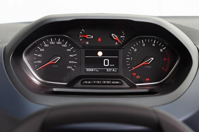 Peugeot Rifter Puretech 110 - die hoch liegenden Instrumente überzeugen nicht