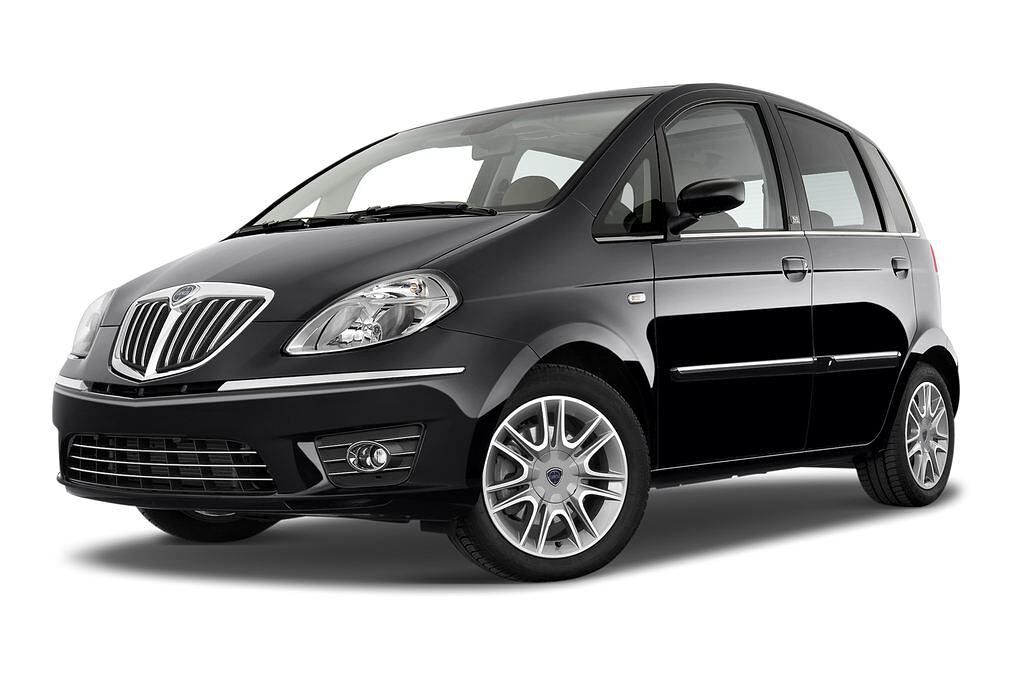 Lancia Musa (Baujahr 2010) Poltrona 5 Türen seitlich vorne mit Felge