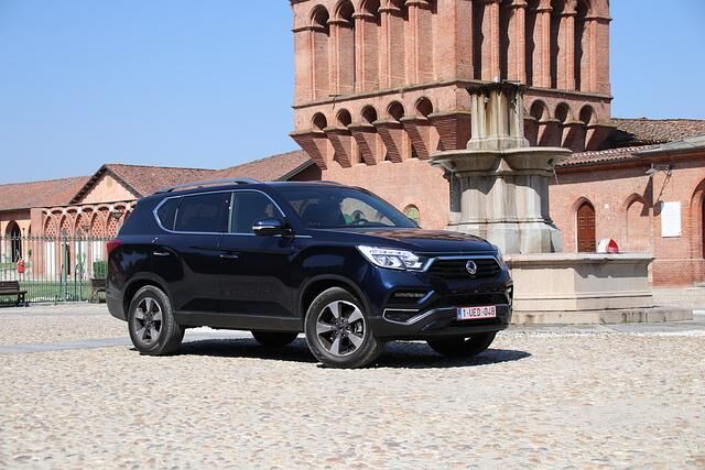 Der Rexton muss sich hinter einem Hyundai Santa Fe oder eine Kia Sorento und erst recht nicht hinter einem Ford Edge verstecken