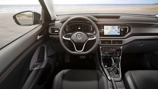 Das Cockpit orientiert sich an dem des Polo