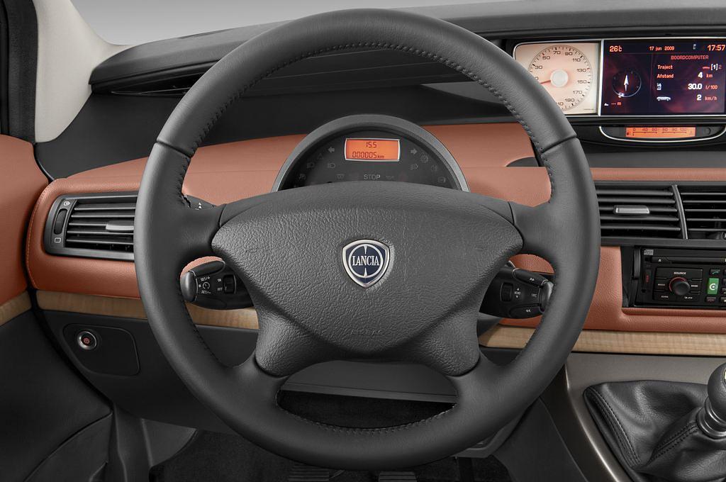 Lancia Phedra (Baujahr 2009) - 5 Türen Lenkrad