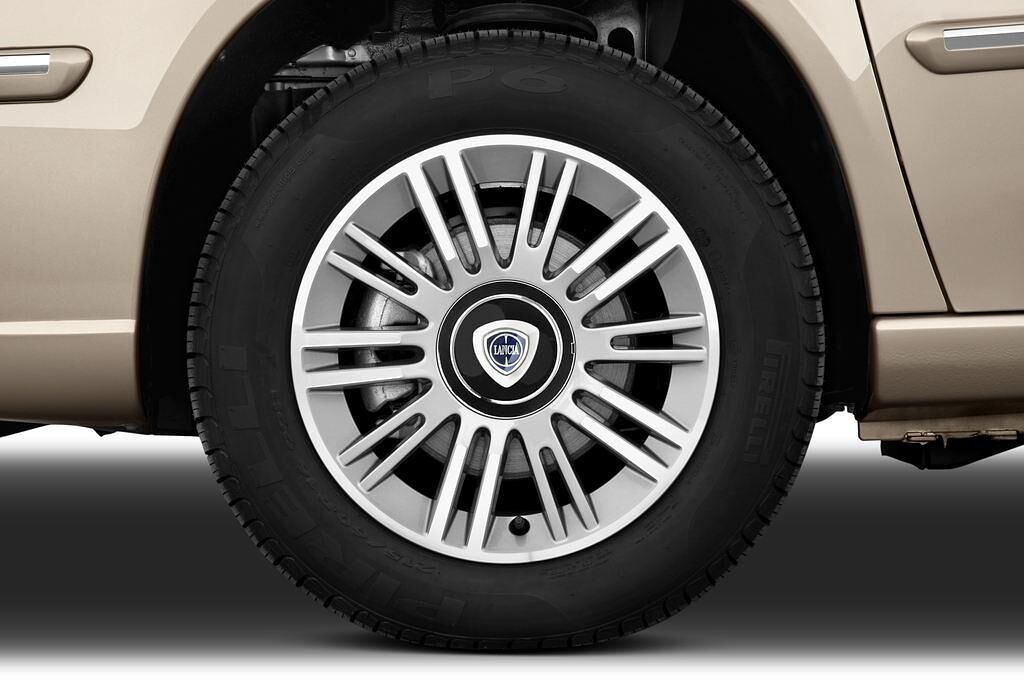 Lancia Phedra (Baujahr 2009) - 5 Türen Reifen und Felge