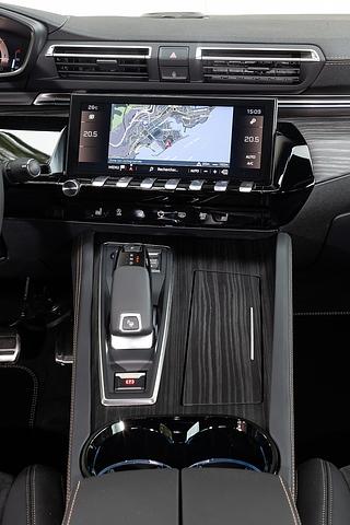 Peugeot 508 GT Puretech 225 - sehr breite Mittelkonsole