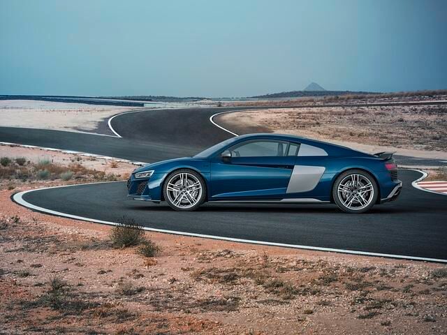 Zusammen mit den optionalen 20-Zoll-Rädern steht der Audi R8 auf neuen Michelin-Reifen