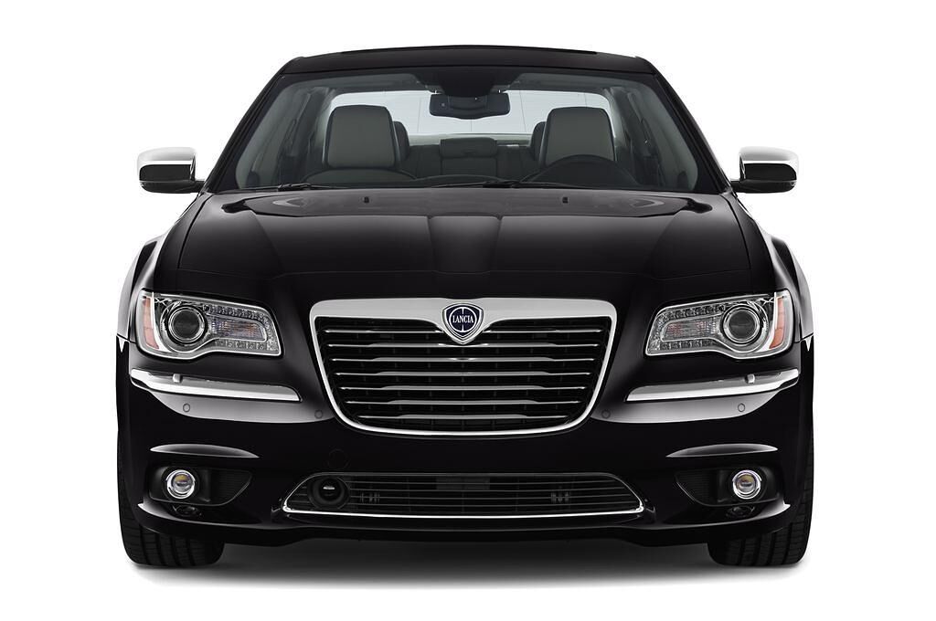 Lancia Thema (Baujahr 2011) Platinum 4 Türen Frontansicht