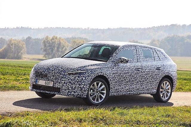Zunächst stehen fünf Aggregate zur Verfügung. Drei TSI-Benziner mit 70 kW / 95 PS bis hin zu 110 kW / 150 PS, einen 1.6 TDI mit 85 kW / 115 PS und Ende des Jahres den 1.0 G-Tech mit 66 kW / 90 PS,...