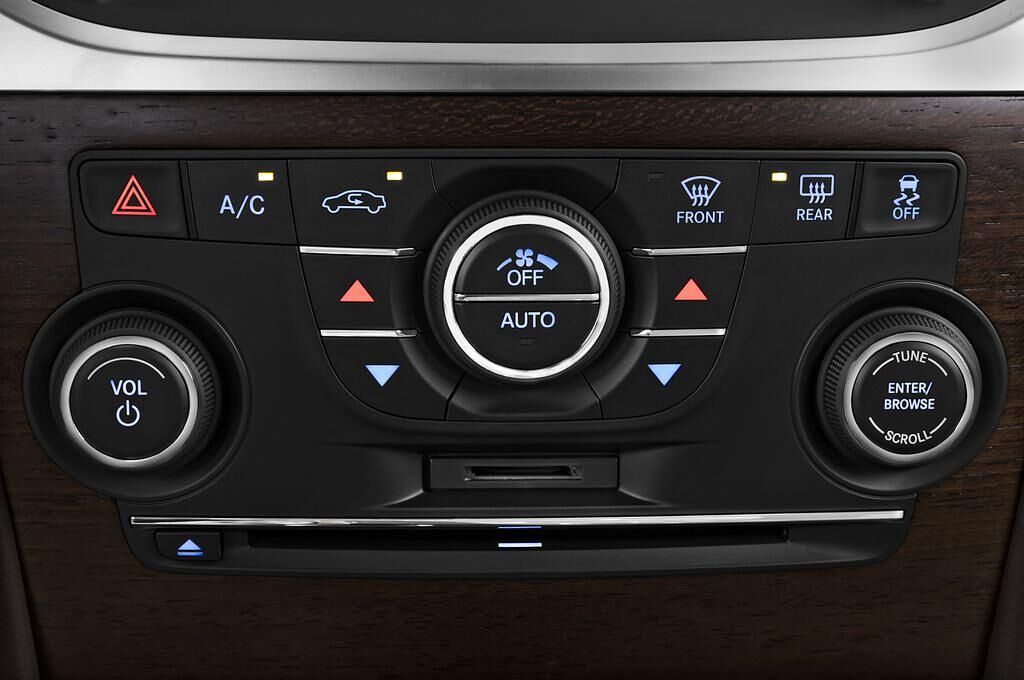 Lancia Thema (Baujahr 2011) Platinum 4 Türen Temperatur und Klimaanlage
