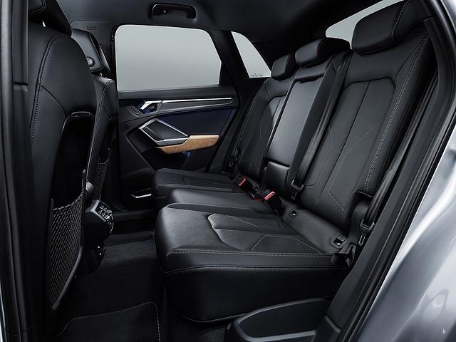 Audi Q3 45 TFSI Quattro 2018 - die Rückbank lässt sich verschieben; eine Sitzheizung gibt es nicht