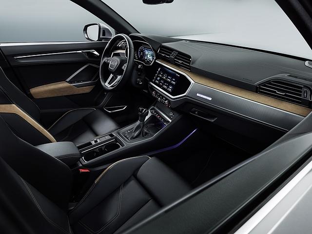 Angenehmes, modernes Ambiente im Audi Q3 45 TFSI Quattro 2018