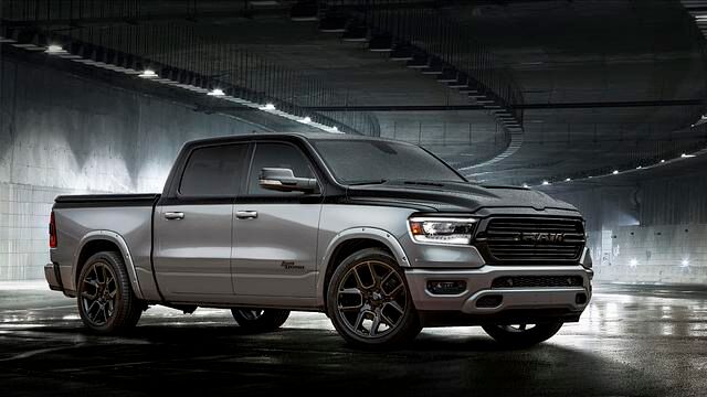 Statt mit Hochlegung zu mehr Geländekompetenz zu verhelfen, hat Mopar den Ram 1500 Big Horn Low Down abgesenkt und auf sportliche 22-Zöller gestellt