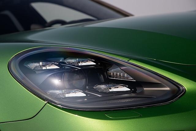 Die LED-Scheinwerfer haben den typischen Porsche-Stil